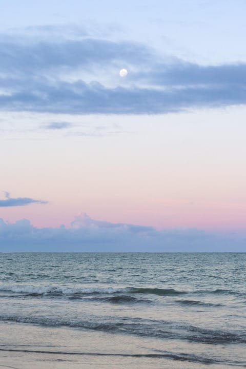 Nearby landmark, Beach, Sea view, Sunset