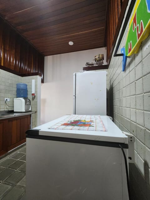 Kitchen or kitchenette, minibar