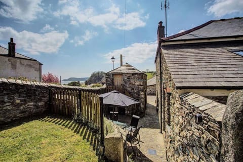 Property building, Day, Natural landscape, Garden, Garden view