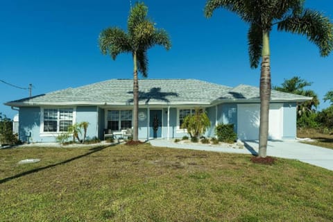 "canal Dreams" 3 Br2 Ba Pool Home On The Canal Casa in South Gulf Cove