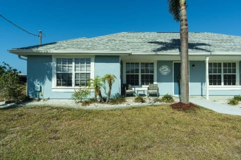 "canal Dreams" 3 Br2 Ba Pool Home On The Canal Casa in South Gulf Cove