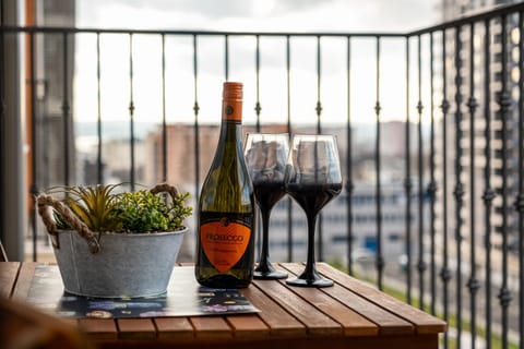 Day, View (from property/room), Balcony/Terrace, Food and drinks, Drinks, Alcoholic drinks