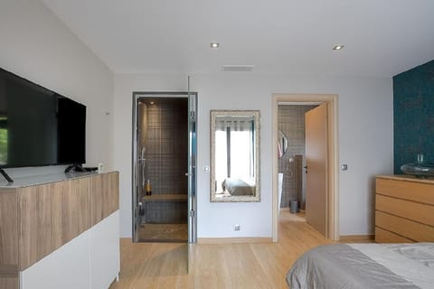 Bathroom, Bedroom