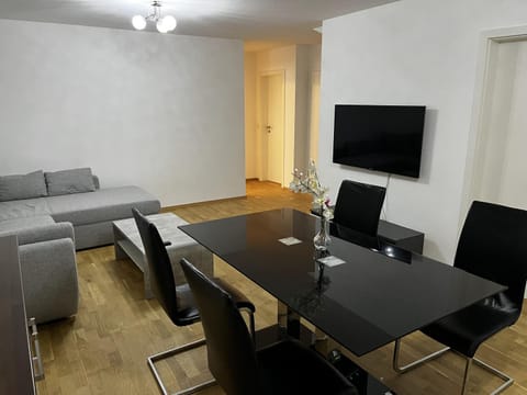 Cozy Two-Bedroom Apartment with Free Parking Apartment in Bergisch Gladbach