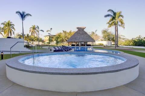 Hot Tub, Swimming pool