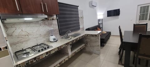 TV and multimedia, Kitchen or kitchenette, stove