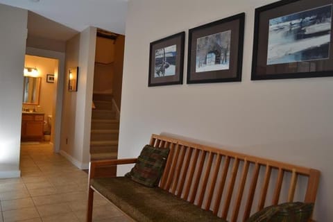 Topridge 4BR, 4BA Townhome with Breathtaking Mountain Views, Hot Tub, Ski In Ski Out, Lift Ticket Deals! House in Mendon