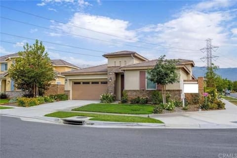 Charming One-Story Home in Gated Community with Pool & Spa Chalet in Rancho Cucamonga