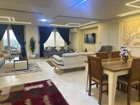 Communal lounge/ TV room, TV and multimedia, Living room, Seating area, Evening entertainment