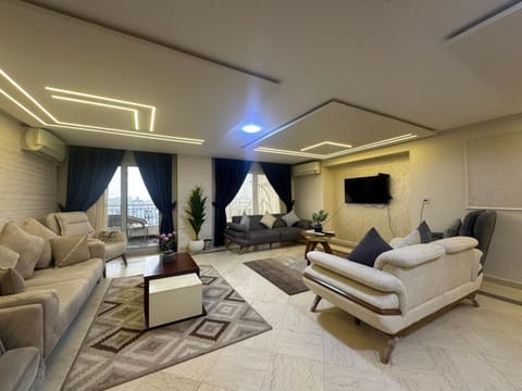 Communal lounge/ TV room, Communal lounge/ TV room, TV and multimedia, Living room, Seating area, Evening entertainment