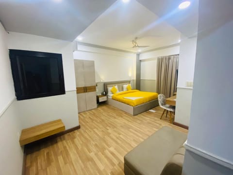 Hotel Emerald Suites & Banquet Hotel in Noida