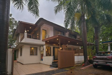 Property building, Day, Neighbourhood, Street view, Parking