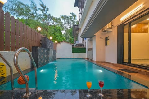 Patio, Day, Pool view, Swimming pool, sunbed