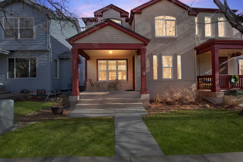 Cozy home with jacuzzi tub, fireplace and gym townhouse House in Longmont