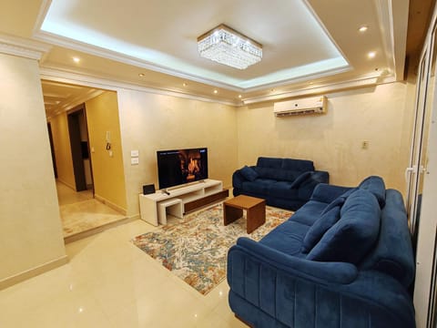 Communal lounge/ TV room, TV and multimedia, Living room, Seating area, Evening entertainment, air conditioner