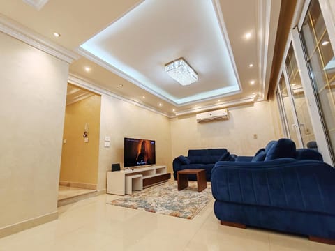 Communal lounge/ TV room, TV and multimedia, Living room, Seating area, Evening entertainment, air conditioner