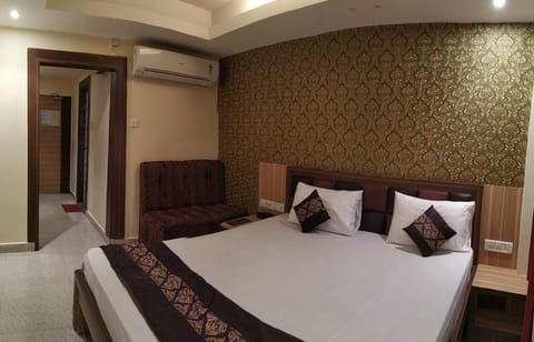 Bed, Photo of the whole room, Bedroom, air conditioner