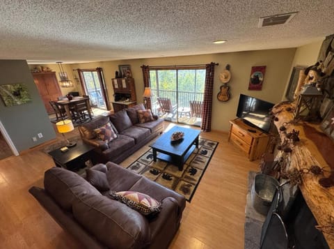 Living room, Seating area, Evening entertainment