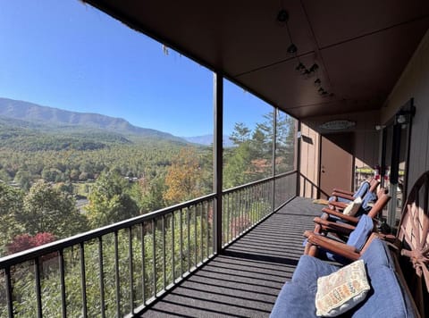 Balcony/Terrace, Mountain view