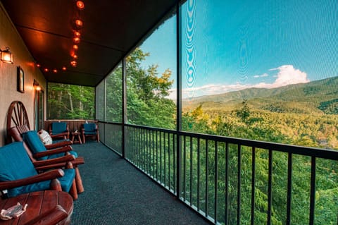 Natural landscape, View (from property/room), Balcony/Terrace, Seating area, Mountain view