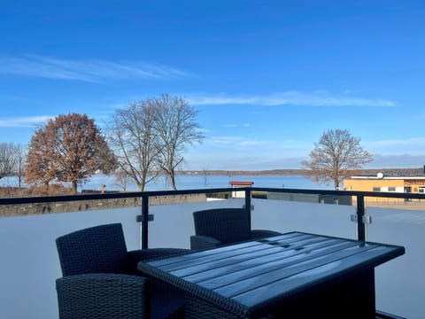 Balcony/Terrace, Lake view