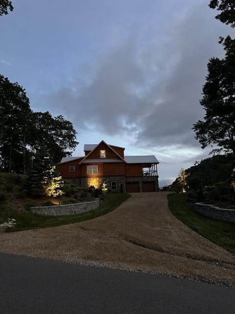 A Mountain Thing - Monteagle House in Watauga