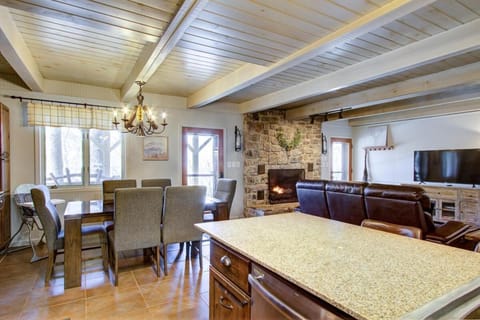 Beech Mountain Walk to Slopes Sleeps 9 Pet Friendly House in Beech Mountain