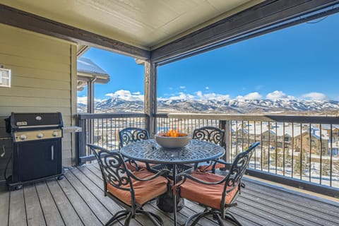 Private Hot Tub, Close to Resorts - Private Hot Tub - Close to PC, Mountain Mansion Family Getaway House in Wasatch County