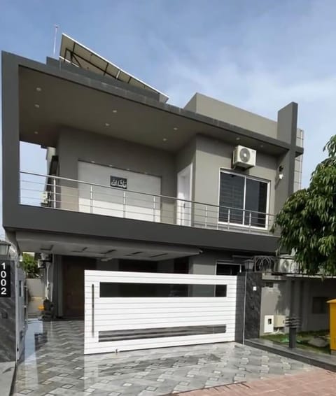 Modern 4 Bedroom Islamabad Villa House in Islamabad