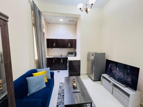 Communal lounge/ TV room, TV and multimedia, Kitchen or kitchenette, Living room, Seating area, oven