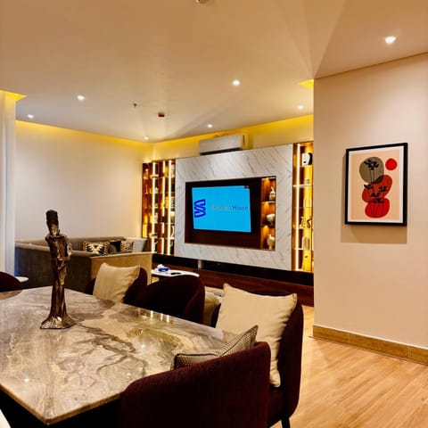 Communal lounge/ TV room, TV and multimedia, Living room, Seating area