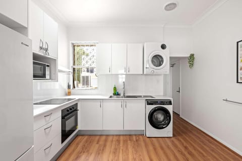 King Single Room - Convenient Location in Kingsford - Shared Bathroom House in Kensington