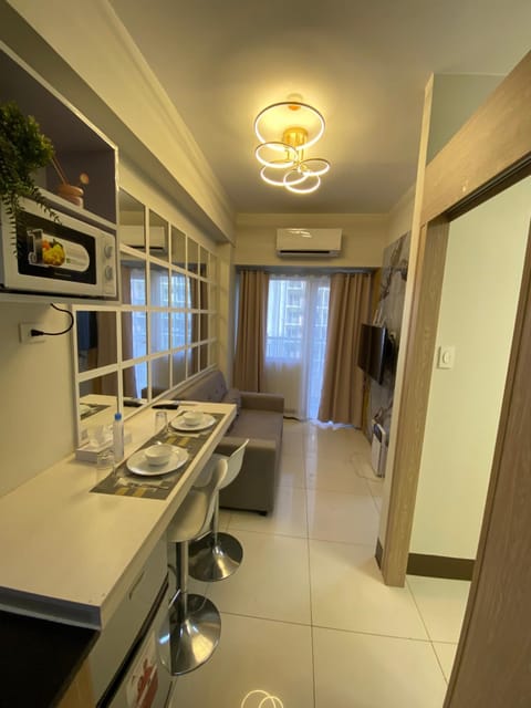 Aesthetic Vibes Condo 2br Near Airport Apartment hotel in Las Pinas