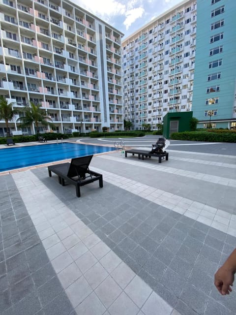 Aesthetic Vibes Condo 2br Near Airport Apartment hotel in Las Pinas