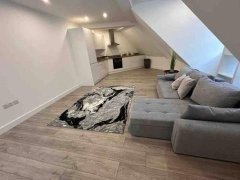 cinematic 2 bed central location Apartment in Edgware