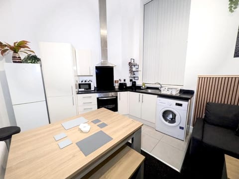 Sleek 2 Bedroom - Stadium Links Apartment in Salford