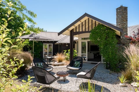 Property building, Day, Garden, Seating area, Garden view