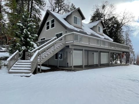 Property building, Natural landscape, Winter