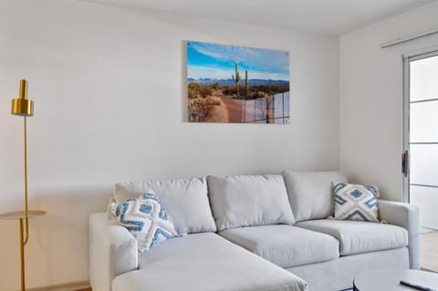 Luxury Tempe Escape 1BR Oasis with Free Parking Apartment in Tempe