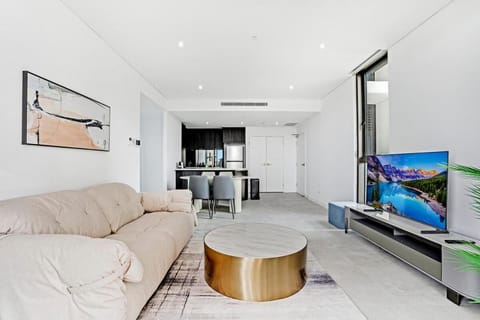 Stylish 2BR Apt with Pool & Views Near Parramatta Apartamento in Parramatta