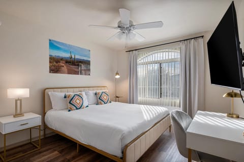 Luxury Tempe Getaway 1BR Free Parking and Pool Apartment in Tempe