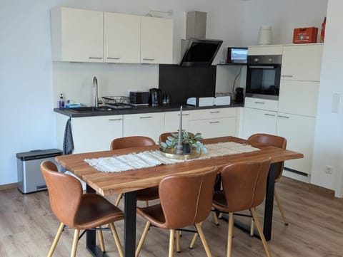 Dining area, kitchen