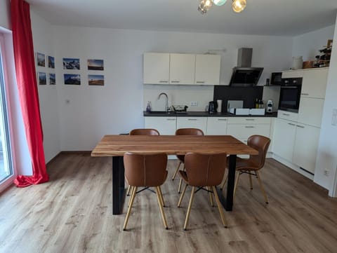 Photo of the whole room, Dining area, kitchen