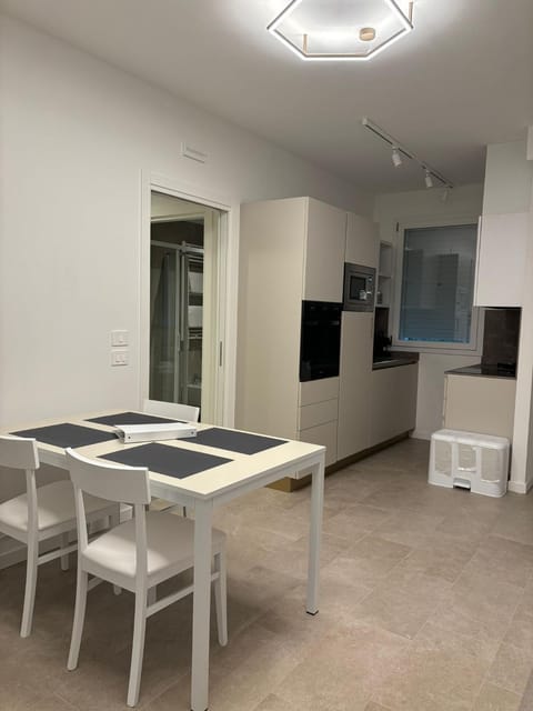 Kitchen or kitchenette, Dining area, dishwasher