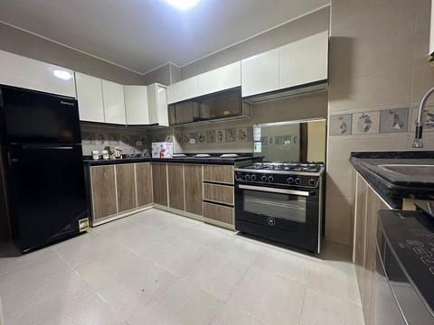 Kitchen or kitchenette, oven, pet friendly, stove