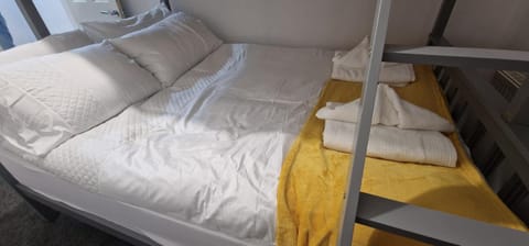 Photo of the whole room, Bedroom, bunk bed, towels