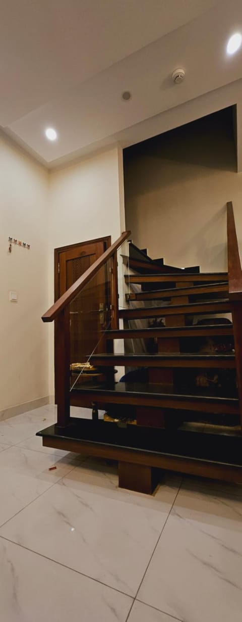 Lavish Serene Home 2 Beds Bed and Breakfast in Lahore