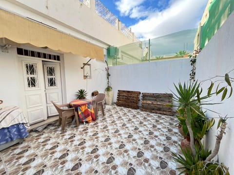 Patio, Day, Balcony/Terrace, Dining area