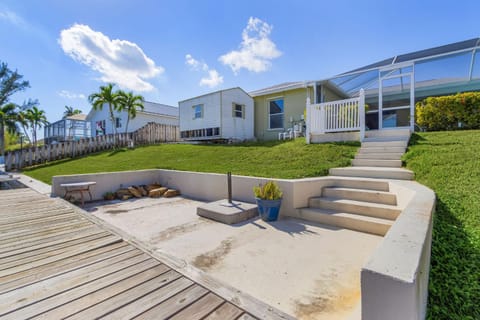 Charming Tranquility, Heated Pool, Boat Dock - Off the Hook Haven - Roelens House in Cape Coral