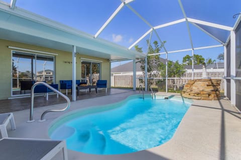 Charming Tranquility, Heated Pool, Boat Dock - Off the Hook Haven - Roelens House in Cape Coral